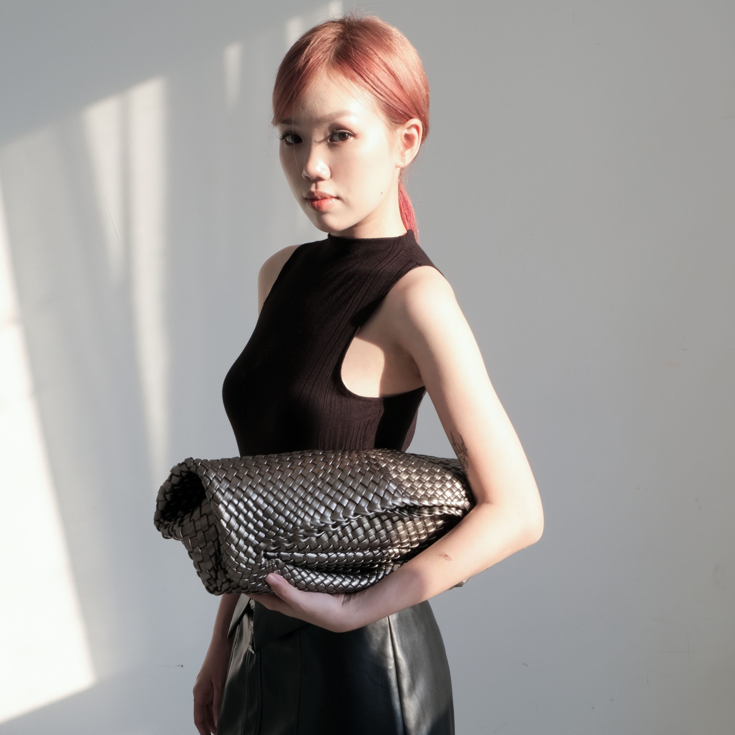 tui-xach-nu-the-anig-dynami-mau-sliver Túi tote dệt thủ công DY Nami màu silver - Combo 2 túi - kích thước 35 x 14 x 33cm